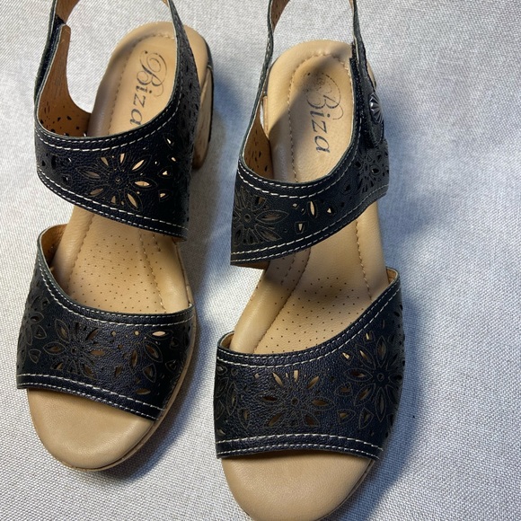 BIZA MIA Women’s Leather Sandals Size 41. US- 95-10.New